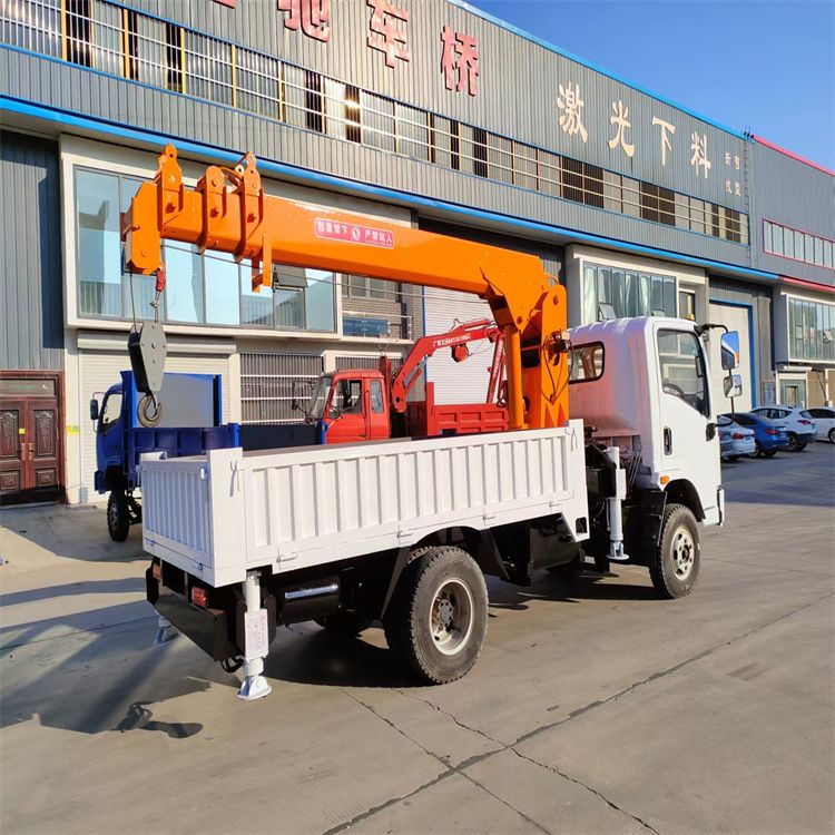 永顺县三轮随车吊定制 农用改装机自备吊中瑞长期出售